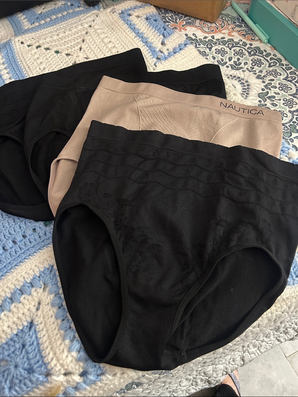 4 pair  Seamless High-Waist shaper Briefs in Black and Nude